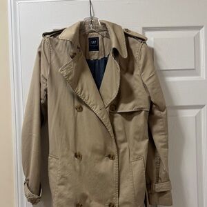GAP Women's Classic Beige Trench Coat good condition. Barely worn too big for me